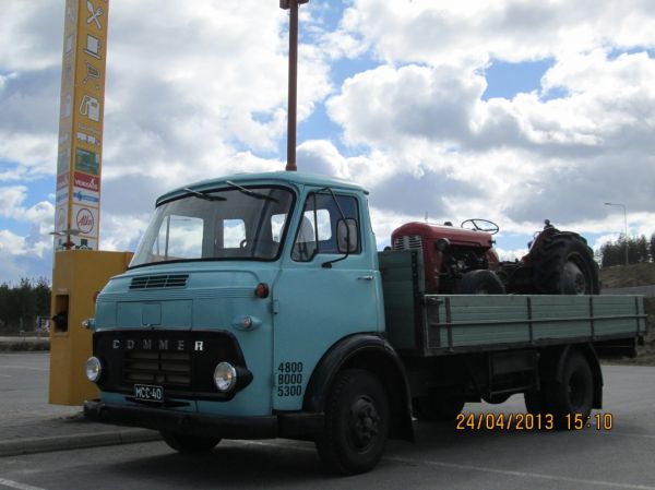 Commer kuorma-auto
Commer kuorma-auto ja traktori.
Avainsanat: Commer ABC Hirvaskangas