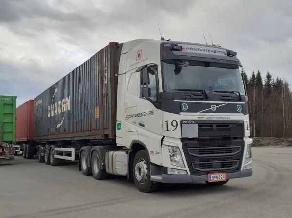 Containershipin Volvo FH540
Containerships Oy Ltd:n Volvo FH540 hct-yhdistelmä.
Avainsanat: Containerships Volvo FH540 19 ABC Hirvaskangas Hct
