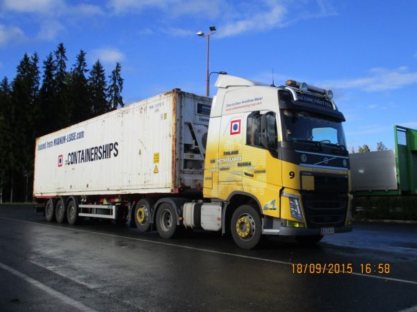 Containershipin Volvo FH 
Containerships Oy Ltd:n Volvo FH puoliperävaunuyhdistelmä.
Avainsanat: Containerships Volvo FH ABC Hirvaskangas 9