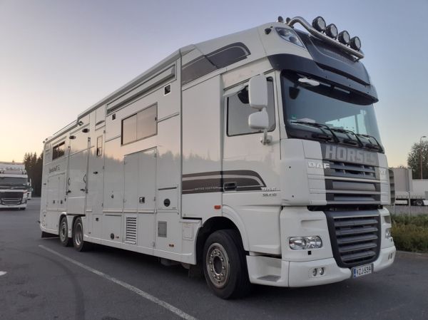 DAF XF105.410
DAF XF105.410 hevostenkuljetusauto.
Avainsanat: DAF XF105.410 ABC Hirvaskangas