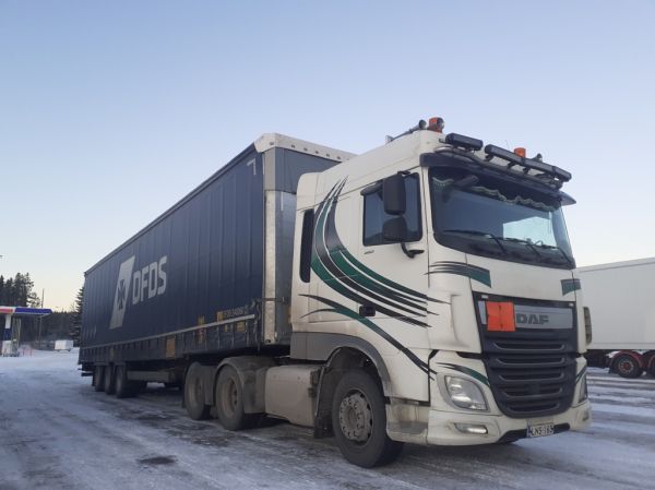 DAF XF460
DAF XF460 puoliperävaunuyhdistelmä.
Avainsanat: DAF XF460 DFDS ABC Hirvaskangas