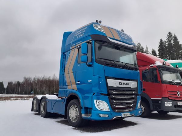 DAF XF530
DAF XF530 rekkaveturi.
Avainsanat: DAF XF530 Hirvaskangas