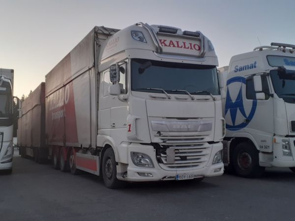 Klikkaa kuvaa nähdäksesi se täysikokoisena
==============
Kallio Transportin DAF XF530
Kallio Transport Oy:n nosturilla varustettu DAF XF530 täysperävaunuyhdistelmä.
Avainsanat: Kallio-Transport DAF XF530 ABC Hirvaskangas 1 Kallio Transportin DAF XF530
Kallio Transport Oy:n nosturilla varustettu DAF XF530 täysperävaunuyhdistelmä.
Avainsanat: Kallio-Transport DAF XF530 ABC Hirvaskangas 1