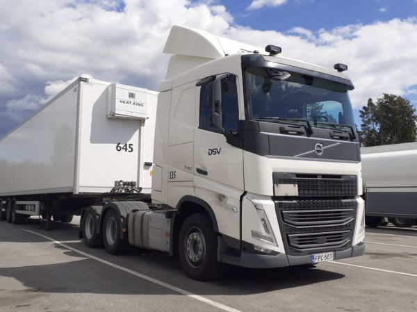 Klikkaa kuvaa nähdäksesi se täysikokoisena
==============
DSV:n Volvo FH540
DSV Oy:n Volvo FH540 rekkaveturi.
Avainsanat: DSV VolvoFH540 ABC Hirvaskangas 135 DSV:n Volvo FH540
DSV Oy:n Volvo FH540 rekkaveturi.
Avainsanat: DSV VolvoFH540 ABC Hirvaskangas 135