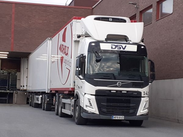 Klikkaa kuvaa nähdäksesi se täysikokoisena
==============
DSV:n Volvo FM460
DSV Oy:n Volvo FM460 täysperävaunuyhdistelmä.
Avainsanat: DSV Vähälä Volvo FM460 ABC Hirvaskangas 141 DSV:n Volvo FM460
DSV Oy:n Volvo FM460 täysperävaunuyhdistelmä.
Avainsanat: DSV Vähälä Volvo FM460 ABC Hirvaskangas 141