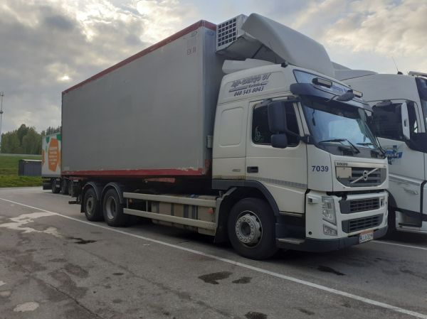 Klikkaa kuvaa nähdäksesi se täysikokoisena
==============
AJP-Cargon Volvo FM460
AJP-Cargo Oy:n Volvo FM460 rahtiauto.
Avainsanat: AJP-Cargo Volvo FM460 ST1 Hirvaskangas 7039 DSV AJP-Cargon Volvo FM460
AJP-Cargo Oy:n Volvo FM460 rahtiauto.
Avainsanat: AJP-Cargo Volvo FM460 ST1 Hirvaskangas 7039 DSV