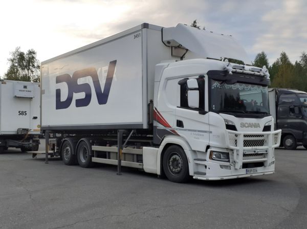 Klikkaa kuvaa nähdäksesi se täysikokoisena
==============
J Veteläisen Scania G
J Veteläinen Oy:n Scania G vaihtolava-auto.
Avainsanat: Veteläinen Scania DSV ABC Hirvaskangas 7720 J Veteläisen Scania G
J Veteläinen Oy:n Scania G vaihtolava-auto.
Avainsanat: Veteläinen Scania DSV ABC Hirvaskangas 7720
