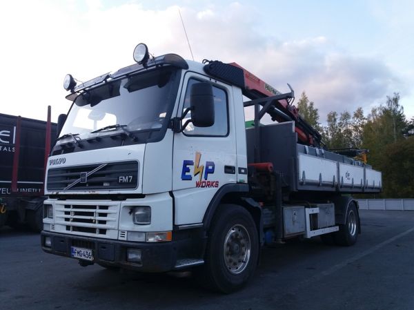 E-P Worksin Volvo FM7
E-P Works Oy:n nosturilla varustettu Volvo FM7 vaihtolava-auto.
Avainsanat: E-P Works Volvo FM7 Neste