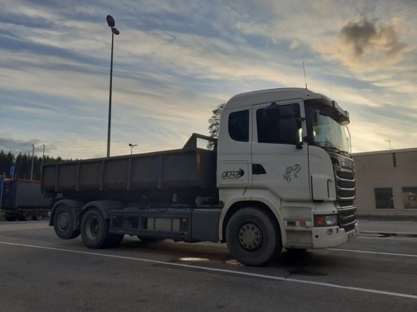 EPT Kone ja Laitteen Scania R500
EPT Kone ja Laitteen Scania R500 vaihtolava-auto.
Avainsanat: EPT Scania R500 Shell Hirvaskangas