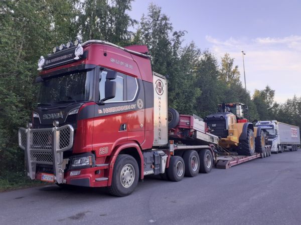 E Hartikaisen Scania
E Hartikainen Oy:n Scania lavettiyhdistelmä.
Avainsanat: Hartikainen Scania ABC Hirvaskangas