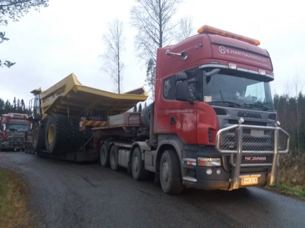 E Hartikaisen Scania R500
E Hartikainen Oy:n Scania R500 lavettiyhdistelmä.
Avainsanat: Hartikainen Scania R500 Hirvaskangas