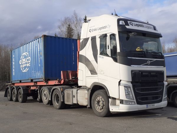 Klikkaa kuvaa nähdäksesi se täysikokoisena
==============
E Lepistön Volvo FH
E Lepistö Oy:n Volvo FH puoliperävaunuyhdistelmä.
Avainsanat: Lepistö Volvo FH ABC Hirvaskangas E Lepistön Volvo FH
E Lepistö Oy:n Volvo FH puoliperävaunuyhdistelmä.
Avainsanat: Lepistö Volvo FH ABC Hirvaskangas