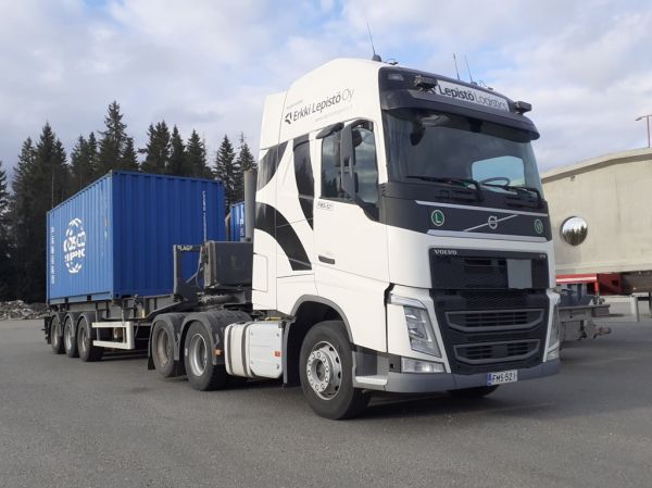 Klikkaa kuvaa nähdäksesi se täysikokoisena
==============
E Lepistön Volvo FH
E Lepistö Oy:n Volvo FH puoliperävaunuyhdistelmä.
Avainsanat: Lepistö Volvo FH ABC Hirvaskangas E Lepistön Volvo FH
E Lepistö Oy:n Volvo FH puoliperävaunuyhdistelmä.
Avainsanat: Lepistö Volvo FH ABC Hirvaskangas
