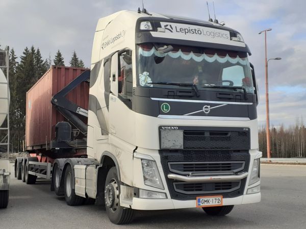 Klikkaa kuvaa nähdäksesi se täysikokoisena
==============
E Lepistön Volvo FH
E Lepistö Oy:n Volvo FH puoliperävaunuyhdistelmä.
Avainsanat: Lepistö Volvo FH ABC Hirvaskangas E Lepistön Volvo FH
E Lepistö Oy:n Volvo FH puoliperävaunuyhdistelmä.
Avainsanat: Lepistö Volvo FH ABC Hirvaskangas