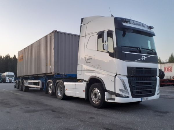 E Lepistön Volvo FH500
E Lepistö Oy:n Volvo FH500 puoliperävaunuyhdistelmä.
Avainsanat: Lepistö Volvo FH500 ABC Hirvaskangas