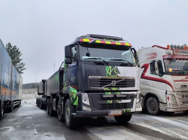 Kuljetus Ruotsalaisen Volvo FH500
Kuljetus Ruotsalaisen Volvo FH500 sorayhdistelmä.
Avainsanat: Ruotsalainen Volvo FH500 Shell Hirvaskangas