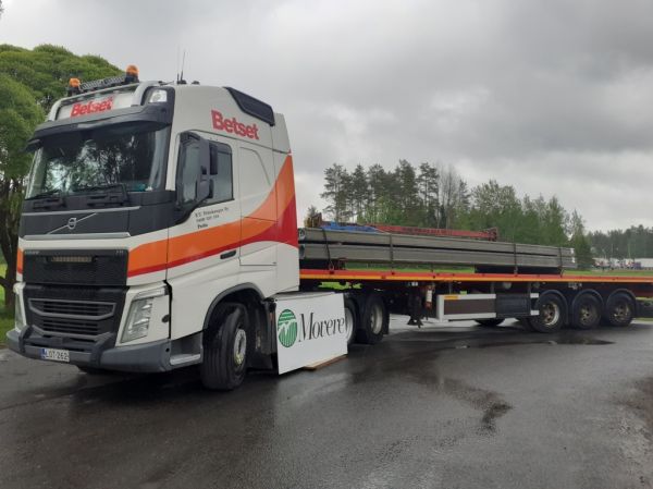 E.U Peltokankaan Volvo FH
E.U Peltokangas Oy:n Volvo FH puoliperävaunuyhdistelmä.
Avainsanat: Peltokangas Volvo FH Betset Perho25