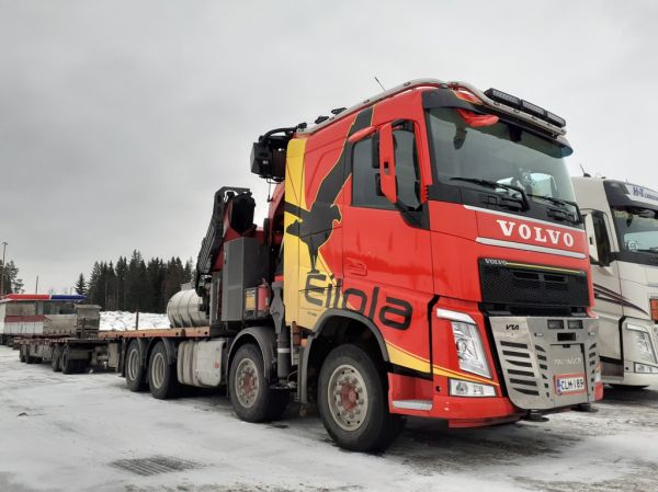 Eilola Logisticsin Volvo FH
Eilola Logisticsin nosturilla varustettu Volvo FH täysperävaunuyhdistelmä. 
Avainsanat: Eilola Volvo FH ABC Hirvaskangas