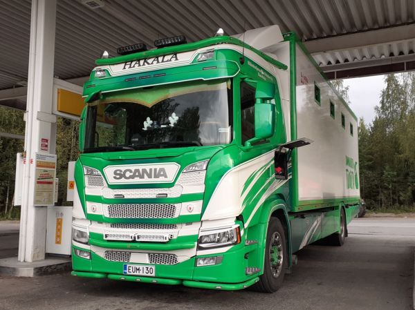 Eläinkuljetus Hakalan Scania G370
Eläinkuljetus Hakala Oy:n Scania G370 eläintenkuljetusauto.
Avainsanat: Hakala Scania G370 Eläinkuljetus Shell Hirvaskangas