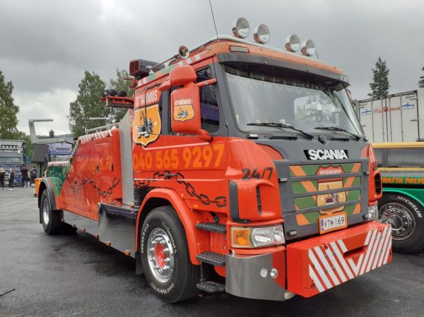 Erihinauksen Scania
Erihinauksen Scania hinausauto.
Avainsanat: Erihinaus Scania Himos22