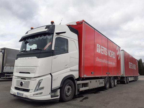 Ets Nordin Volvo FH
Ets Nordin Volvo FH täysperävaunuyhdistelmä.
Avainsanat: Ets Nord Volvo FH ABC Hirvaskangas Reiska