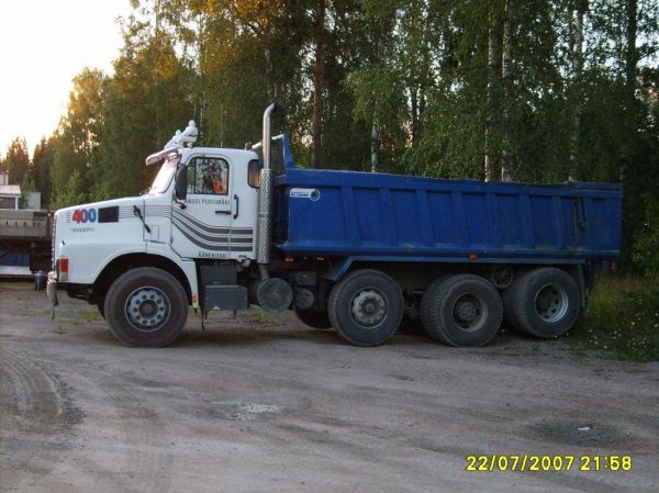 A Puromäen Volvo N12
A Puromäen Volvo N12 sora-auto. 
Avainsanat: Puromäki Volvo N12