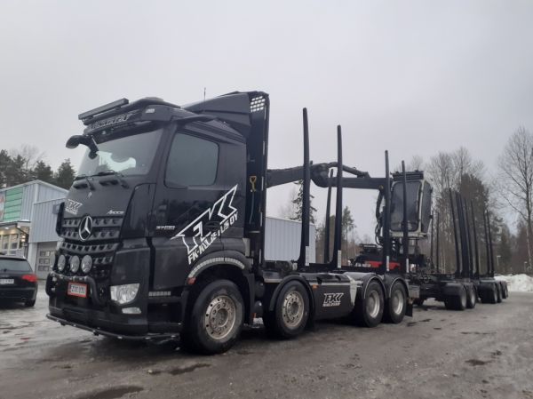 FK-Kuljetuksen MB 3763 Arocs
FK-Kuljetus Oy:n MB 3763 Arocs puutavarayhdistelmä.
Avainsanat: FK-Kuljetus MB 3763 Arocs Neste