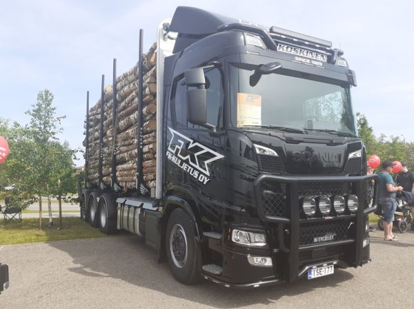 FK-Kuljetuksen Scania 560R
FK-Kuljetus Oy:n Scania 560R puutavara-auto.
Avainsanat: FK-Kuljetus Koskinen Scania 560R Viitasaari25