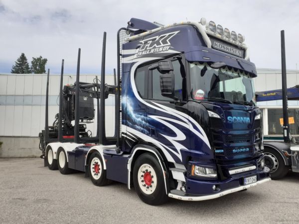 FK-Kuljetuksen Scania 560R
FK-Kuljetus Oy:n Scania 560R puutavara-auto.
Avainsanat: FK-Kuljetus Koskinen Scania 560R Viitasaari26