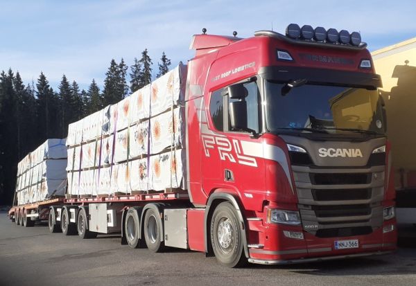 Fast Roof Logisticsin Scania 500R
Fast Roof Logistics Oy:n Scania 500R b-juna
Avainsanat: Fast Roof Logistics Scania 500R FRL ABC Hirvaskangas