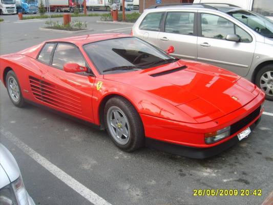 Ferrari Testarossa
Tällainen menopeli löytyi Hirvaskankaan ABC:n parkkipaikalta.
Avainsanat: Ferrari Testarossa ABC Hirvaskangas