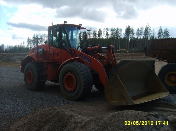 Fiat Kobelco W190 
Fiat Kobelco W190 pyöräkuormaaja.
Avainsanat: Fiat Kobelco W190 Hirvaskangas