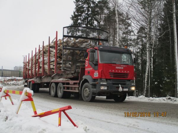 Fin-Terpuun Iveco Trakker 330
Fin-Terpuu Oy:n Iveco Trakker 330 puupuolikas.
Avainsanat: Fin-Terpuu Iveco Trakker 330