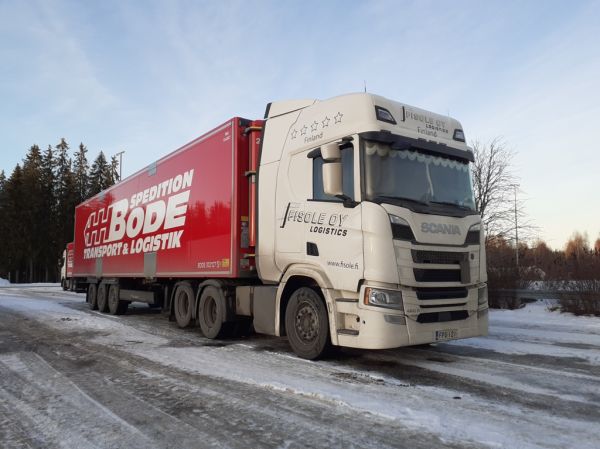 Fisolen Scania 450R
Fisole Oy:n Scania 450R puoliperävaunuyhdistelmä.
Avainsanat: Fisole Scania 450R ABC Hirvaskangas