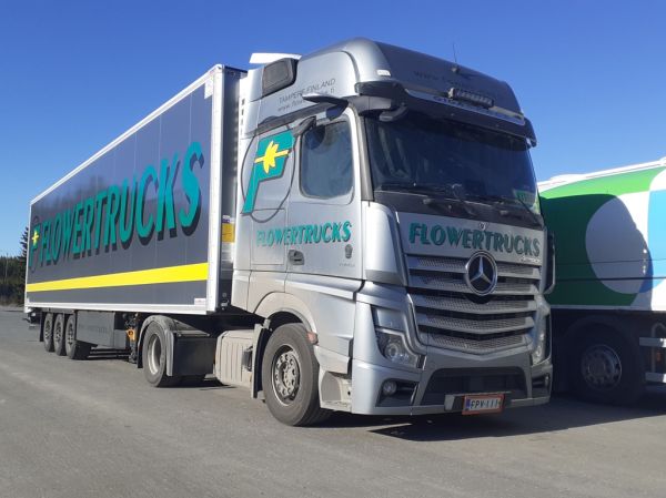 Flowertrucksin MB 1845 Actros 
Flowertrucks Oy:n MB 1845 Actros puoliperävaunuyhdistelmä.
Avainsanat: Flowertrucks MB 1845 Actros ABC Hirvaskangas