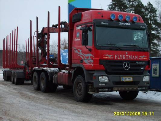 M Flyktmanin MB 3350 Actros 
M Flyktman Oy:n MB 3350 Actros puutavarayhdistelmä.
Avainsanat: Flyktman MB 3350 Actros