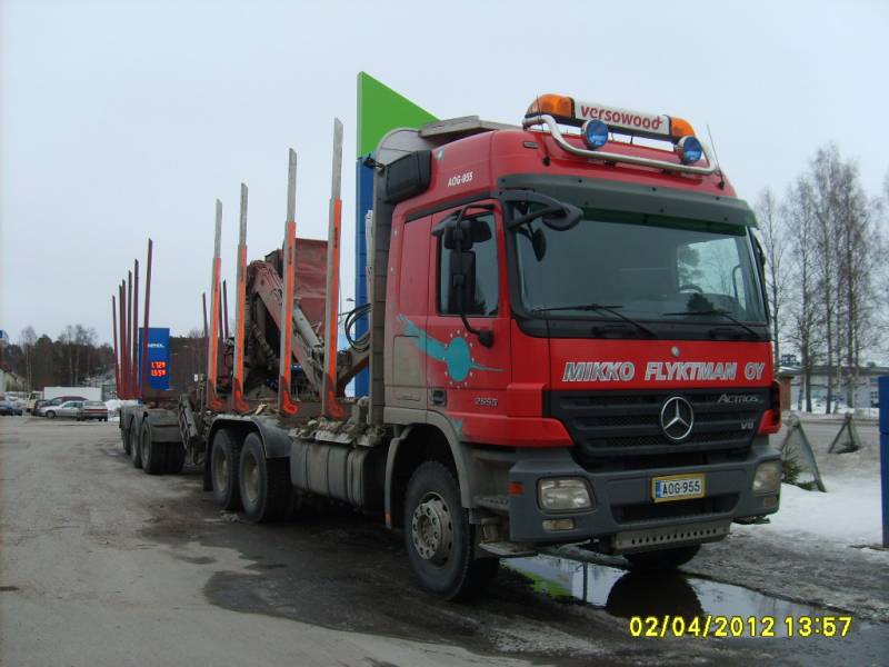 M Flyktmanin MB 2655 Actros
M Flyktmanin MB 2655 Actros puutavarayhdistelmä.
Avainsanat: Flyktman MB 2655 Actros Versowood