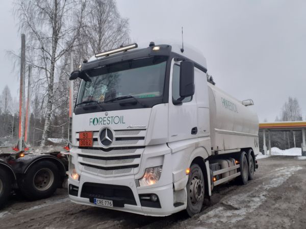 Forestoilin MB 2551 Actros
Forestoil Oy:n MB 2551 Actros säiliöauto.
Avainsanat: Forestoil MB 2551 Actros Shell Hirvaskangas Vabis
