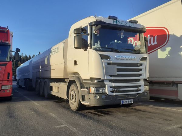 Forestoilin Scania R580
Forestoil Oy:n Scania R580 säiliöyhdistelmä.
Avainsanat: Forestoil Scania R580 ABC Hirvaskangas