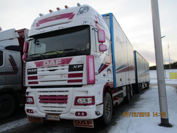 K Forsin DAF XF105.510
K Forsin DAF XF105.510 täysperävaunuyhdistelmä.
Avainsanat: Fors DAF XF105.560 Shell Hirvaskangas