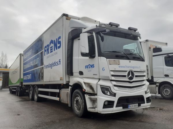 Klikkaa kuvaa nähdäksesi se täysikokoisena
==============
Frans Logistic Solutionsin MB 2551 Actros
Frans Logistic Solutions Oy:n MB 2551 Actros täysperävaunuyhdistelmä.
Avainsanat: Frans Logistic Solutions MB 2551 Actros ST1 Hirvaskangas 6 Frans Logistic Solutionsin MB 2551 Actros
Frans Logistic Solutions Oy:n MB 2551 Actros täysperävaunuyhdistelmä.
Avainsanat: Frans Logistic Solutions MB 2551 Actros ST1 Hirvaskangas 6