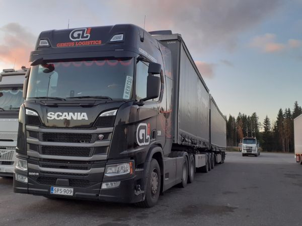 GLI Expressin Scania 500R
GLi Express Oy:n Scania 500R B-juna.
Avainsanat: GLI Express Scania 500R ABC Hirvaskangas 109 Kentsu