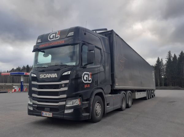 GLI Expressin Scania R540
GLi Express Oy:n Scania R540 puoliperävaunuyhdistelmä.
Avainsanat: GLI Express Scania R540 ABC Hirvaskangas Japa
