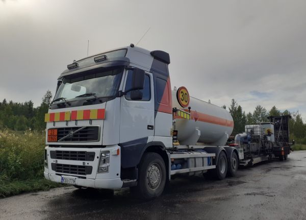 Klikkaa kuvaa nähdäksesi se täysikokoisena
==============
GRK:n Volvo FH
GRK:n Volvo FH nestekaasun kuljetusauto ja asfaltinkuumennin.
Avainsanat: GRK Volvo FH 5505 GRK:n Volvo FH
GRK:n Volvo FH nestekaasun kuljetusauto ja asfaltinkuumennin.
Avainsanat: GRK Volvo FH 5505