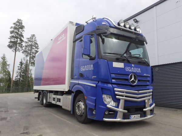 Gradian MB 2551 Actros
Jyväskylän koulutuskuntayhtymä Gradian MB 2551 Actros.
Avainsanat: Gradia MB 2551 Actros