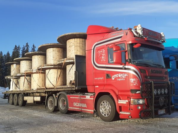 Gremlin Logisticsin Scania 
Gremlin Logistics Oy:n Scania puoliperävaunuyhdistelmä.
Avainsanat: Gremlin Logistics Scania Grelog ABC Hirvaskangas