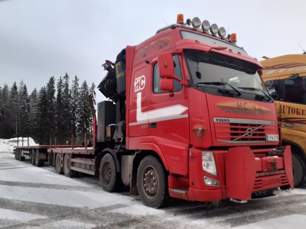 HC Transin Volvo FH500
HC Transin nosturilla varustettu Volvo FH500 täysperävaunuyhdistelmä.
Avainsanat: HC-Trans Volvo FH500 ABC Hirvaskangas 7