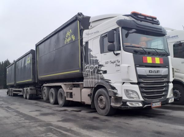 HP-Trafikin DAF XF530
HP-Trafik Ky:n DAF XF530 täysperävaunuyhdistelmä.
Avainsanat: HP-Trafik DAF XF530 ABC Hirvaskangas