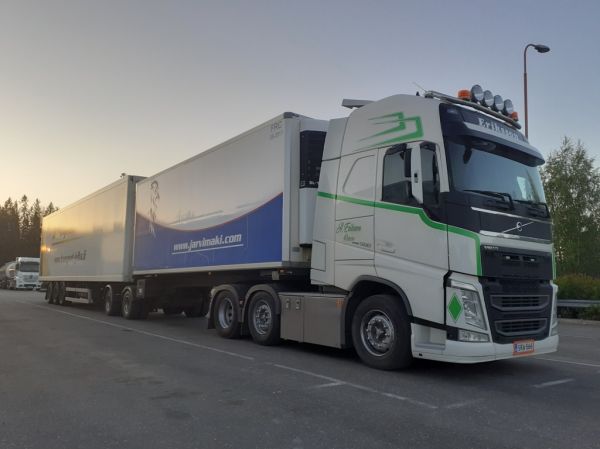 H Erikssonin Volvo FH500
H Eriksson Oy:n Volvo FH500 b-juna.
Avainsanat: Eriksson Volvo FH500 B-juna ABC Hirvaskangas Jylhä Järvimäki