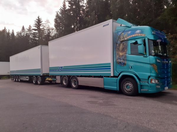 H Hurmerinnan Scania R580
H Hurmerinta Oy:n Scania R580 täysperävaunuyhdistelmä.
Avainsanat: Hurmerinta Scania R580 ABC Hirvaskangas